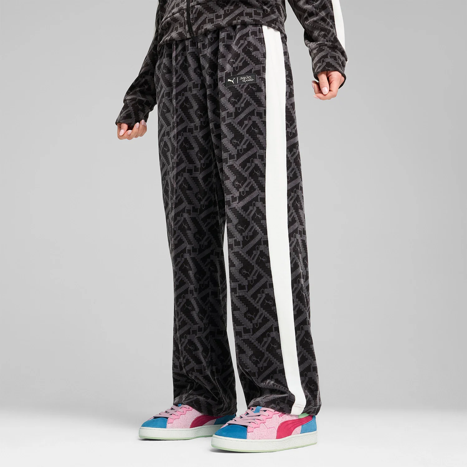 Pantalon Urbano Mujer Puma X Squid Game T7 Iconic Straight Tra S1053 - Imagen 3