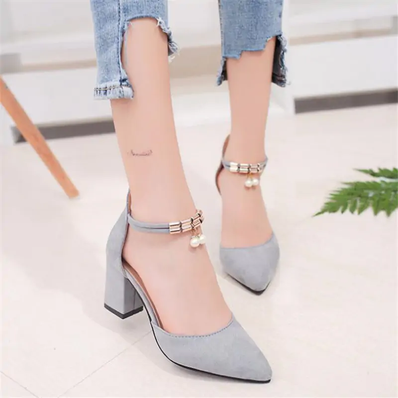 Zapatos de Tacón Punta Aterciopelados con Correa y Detalle de Perlas - Imagen 3